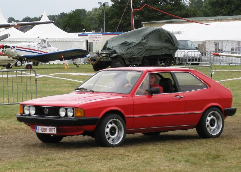 1280px-Volkswagen_Scirocco_I_post_facelift_in_almost_profile_arriving_at_Schaffen-Diest.jpg